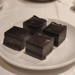 聘珍樓 - Black sesame and coconut pudding