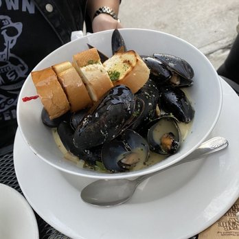 Lighthouse 971 - a bowl of mussels and bread - Comfort Food Near Me - Toronto, Ontario