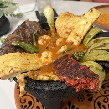 Mariscos Y Tacos Los Puercos - Molcajete - Mexican Near Me - Bakersfield, California
