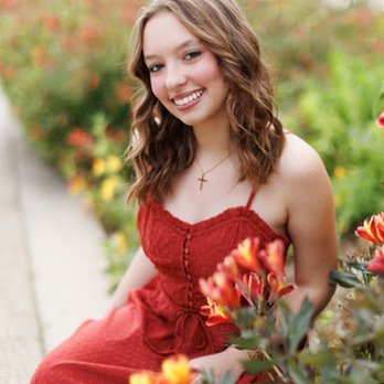 Diana Henderson Photography - Hayley Swire Senior Photo - Event Photography Near Me