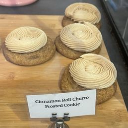 Cinnamon roll churro cupcakes....10/10! Unbelievably delicious! Cinnamon roll churro cupcakes....10/10! Unbelievably delicious!
