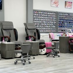 PINK PETALS NAIL SPA - Inside