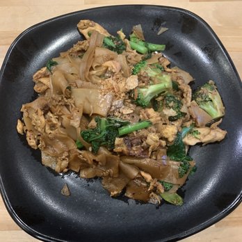Saffron Thai - Pad Pad-See-Ewe (Chicken) - Thai Near Me - San Diego, California Saffron Thai - Pad Pad-See-Ewe (Chicken) - Thai Near Me - San Diego, California