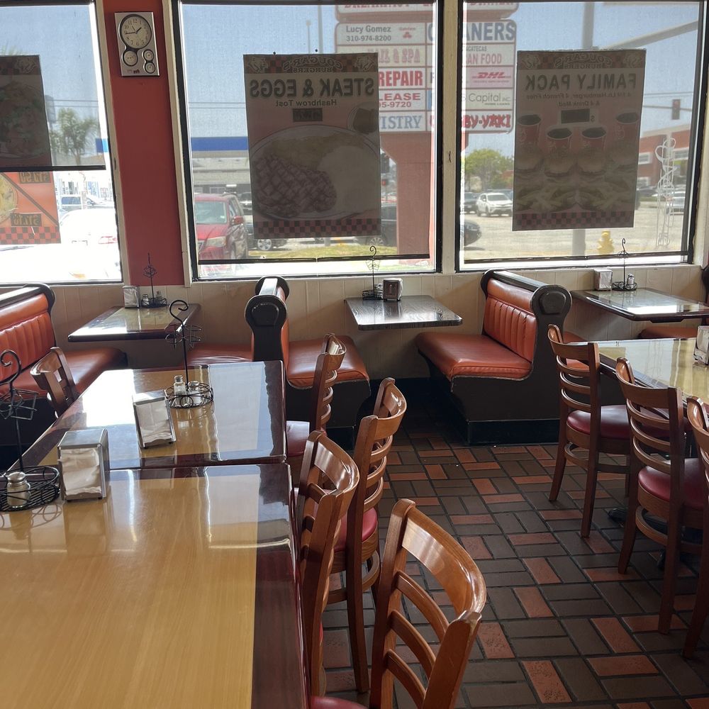 Cougars Burgers - Diner vibe - Burgers Near Me - Hawthorne, California
