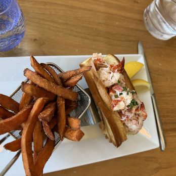 The Tiller Restaurant - Lobster Roll with Sweet Potato Fries - American Near Me - Cape Neddick, Maine The Tiller Restaurant - Lobster Roll with Sweet Potato Fries - American Near Me - Cape Neddick, Maine