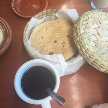 Karnes en su Jugo - Tortillas de maíz recién hechas - Mexican Near Me - Tijuana, BCN