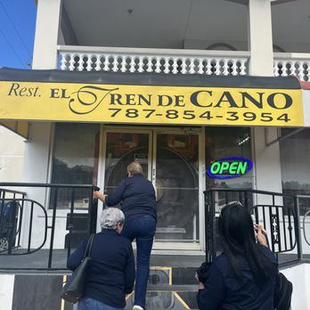 El Tren de Cano - Rótulo exterior y entrada - Caribbean Near Me - Manati, Puerto Rico