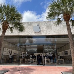 Apple - Lincoln Road - Store Front