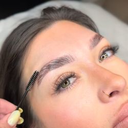 Browboss Brow & Beauty - Brow lam shape and tint