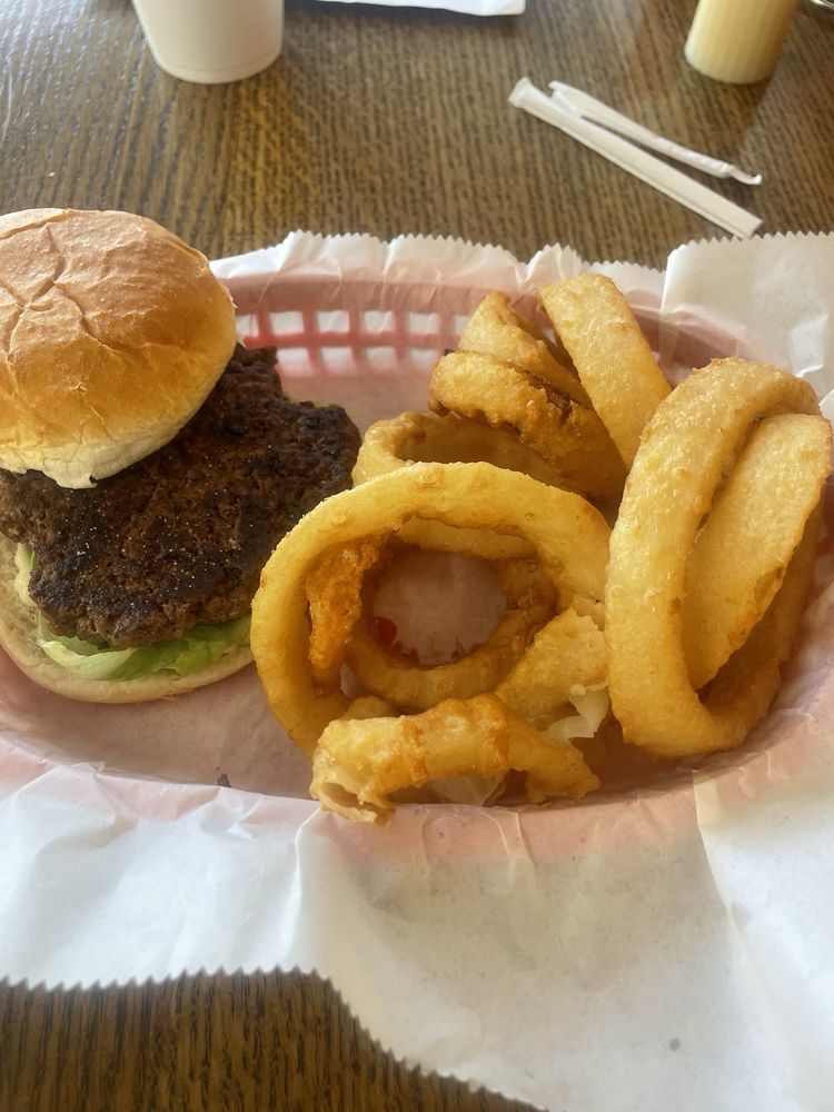 G & O Pharmacy and Grill  Logo