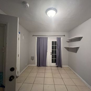 Midtown Flooring - Unit 1 before - Carpeting Near Me - Los Angeles, California