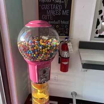 JD's Frozen Custard - Free bubble gum (Read the sign) - Ice Cream & Frozen Yogurt Near Me - Englewood, Ohio