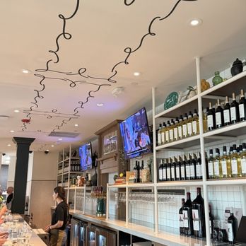Piccolo Buco by Cooper's Hawk - Bar area - Wine Bars Near Me - Tampa, Florida