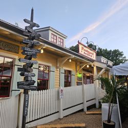 Boatyard Bar & Grill - Outside is pretty!
