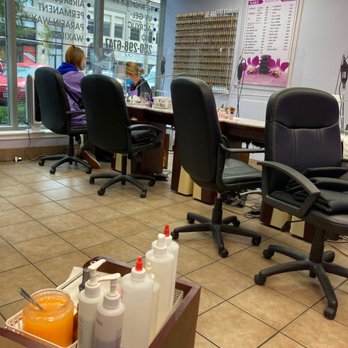Magie Nail & Spa - A couple customers on a Monday afternoon - Hair Removal Near Me - Victoria, British Columbia Magie Nail & Spa - A couple customers on a Monday afternoon - Hair Removal Near Me - Victoria, British Columbia