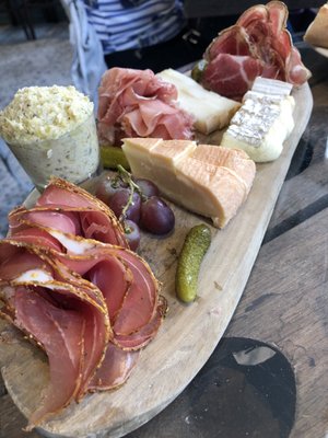 Champagne+Fromage by null