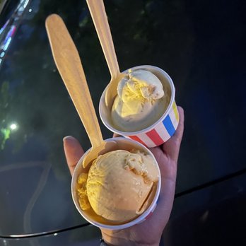 Kwality Ice Cream - Alphonso Mango and Butterscotch (1 scoop) - Ice Cream & Frozen Yogurt Near Me - Bellevue, Washington