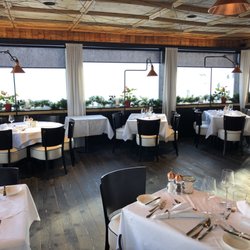 Jagdschloß Kühtai - Der große Saal des schönen Restaurant mit Blick auf die gegenüberliegenden Berge