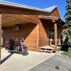 Riverstone Family Lodge & Cabins - Nice car port for each room