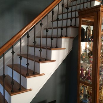 Calm And Carry On Construction - a staircase in a house - Flooring Near Me - Bath, Pennsylvania Calm And Carry On Construction - a staircase in a house - Flooring Near Me - Bath, Pennsylvania