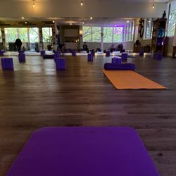 Caffe Yoga - Yoga studio