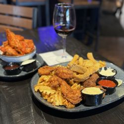 Walk-On's Sports Bistreaux - Clemson Restaurant - 8 Wings (Buffalo) Louisiana Platter Wifi PW: WOclemGuest
