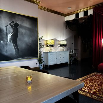 White Limozeen - Decor - Cocktail Bars Near Me - Nashville, Tennessee