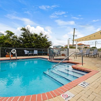 Beachside Inn - Swimming Pool and Hot Tub with a Gulf View - Hotels Near Me - Destin, Florida