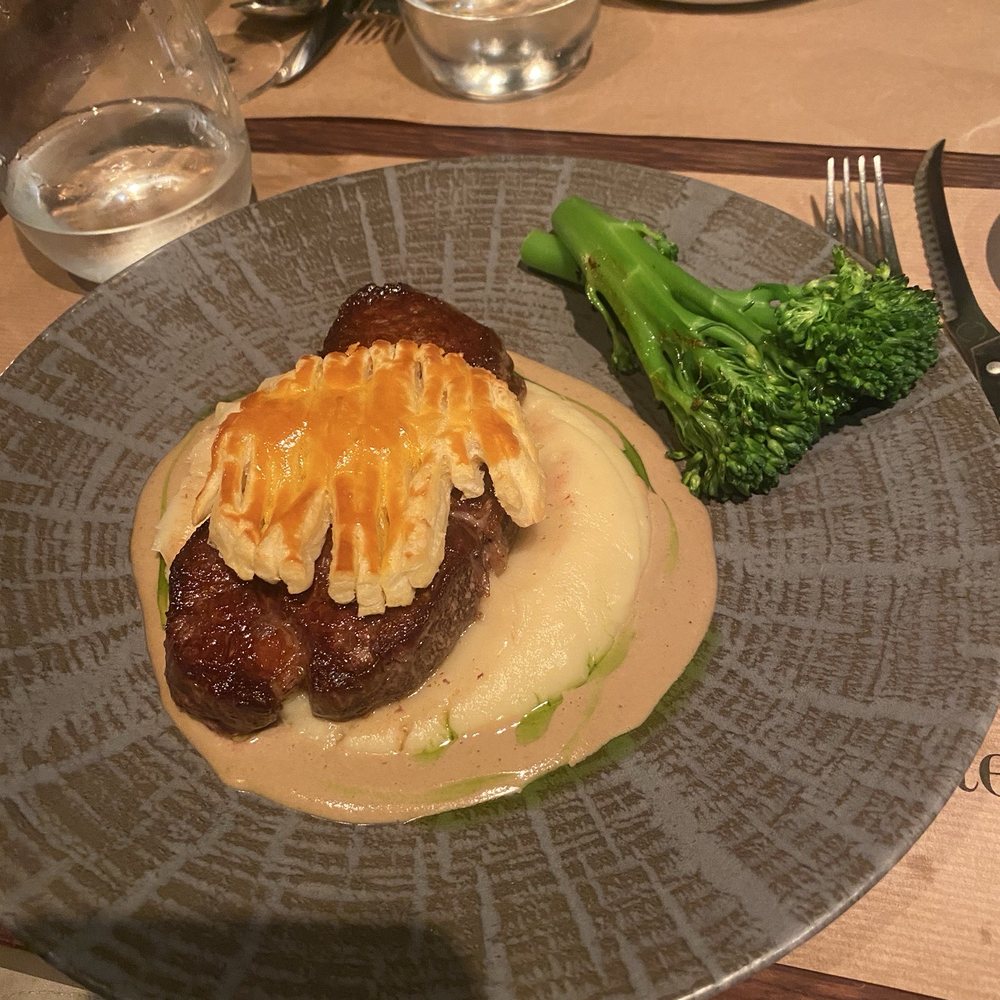 La Madame - Wellington 2.0 With some puff pastry, purée of parsnip with foie gras. - Spanish Near Me - Donostia / San Sebastián, SS La Madame - Wellington 2.0 With some puff pastry, purée of parsnip with foie gras. - Spanish Near Me - Donostia / San Sebastián, SS