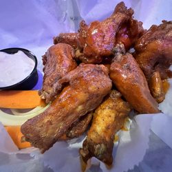 Sidelines East Sports Bar & Grill - Nashville hot wings