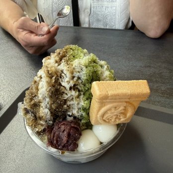 Tsujiri - Tsujiri signature shaved ice - hojicha & matcha syrup over shaved ice with red bean , mochi and condensed milk - sugoi! - Japanese Near Me - Montreal, Quebec