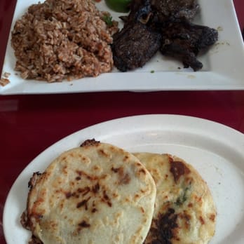 Vina Del Mar - Pupusa de fréjoles y queso and one with loroco y queso - Salvadoran Near Me - Jamaica, New York Vina Del Mar - Pupusa de fréjoles y queso and one with loroco y queso - Salvadoran Near Me - Jamaica, New York