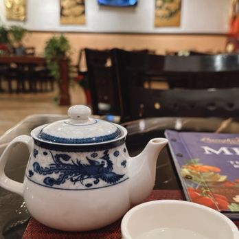 Bangkok Dee Thai Cuisine - Their hot tea comes in this little blue-and-white pot and for some reason it makes the whole meal feel softer. - Thai Near Me - Dallas, Texas Bangkok Dee Thai Cuisine - Their hot tea comes in this little blue-and-white pot and for some reason it makes the whole meal feel softer. - Thai Near Me - Dallas, Texas