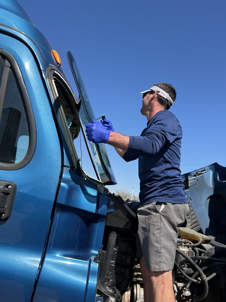 ADVANCED WINDSHIELD REPAIR Updated August 2024 13 Photos 5395