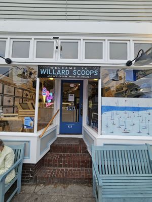 Willard Scoops by null