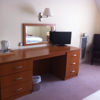 Downings Bay Hotel - Desk, TV, coffee area - Hotels Near Me - Donegal, DL