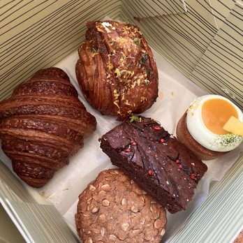 Del Sur Bakery & Cafe - Filipino Near Me - Chicago, Illinois