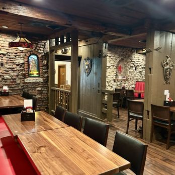 The Village Squire - Interior - Pizza Near Me - West Dundee, Illinois