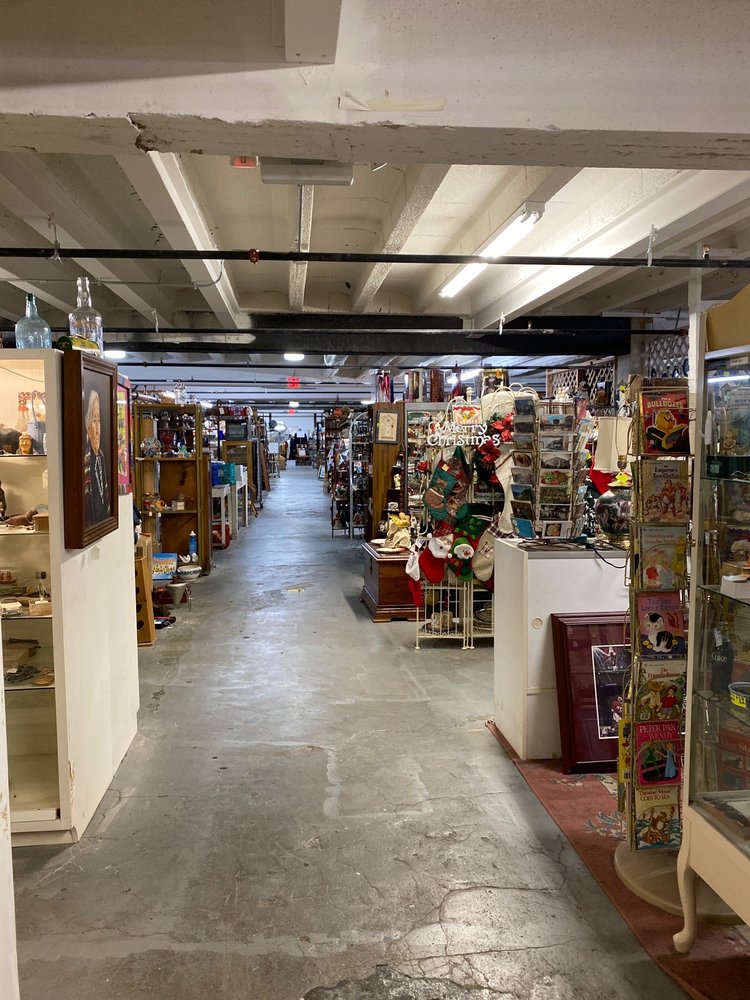 LEXINGTON PARK ANTIQUES 65 Walnut St, Asheville, North Carolina