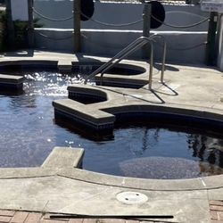 Yogi Bear's Jellystone Park - Dirty adult hot tub