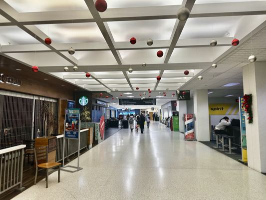 Cleveland Hopkins International Airport by null