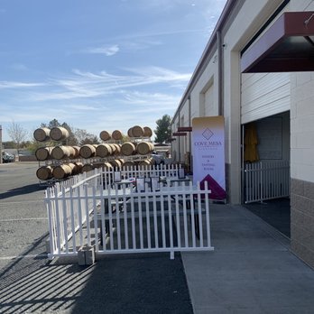 Cove Mesa Vineyard - Tasting Room - Outdoor seating - Wine Tasting Room Near Me - Cornville, Arizona