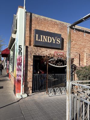 Lindy's on 4th by null