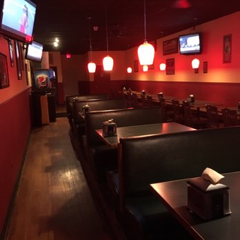 Slice Pizzeria & Wing House - Seating area - Pizza Near Me - Tampa, Florida Slice Pizzeria & Wing House - Seating area - Pizza Near Me - Tampa, Florida