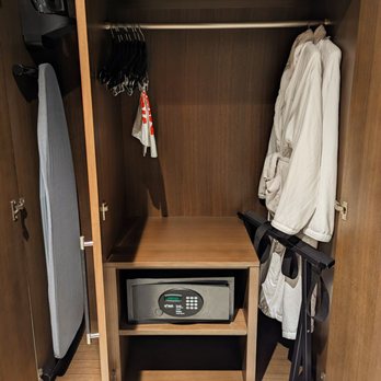 The Daytona, Autograph Collection - Closet... Iron, Safe, Bathrobes - Hotels Near Me - Daytona Beach, Florida The Daytona, Autograph Collection - Closet... Iron, Safe, Bathrobes - Hotels Near Me - Daytona Beach, Florida