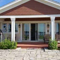 J R Vacation Rentals - The Lake House is located 15 minutes south of Sturgeon Bay with water views, sleeps 5 and has 2 bathrooms.