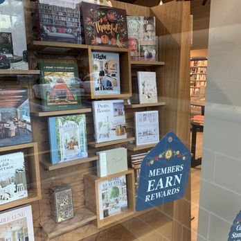 Barnes & Noble - Front window display - Bookstores Near Me - Tampa, Florida
