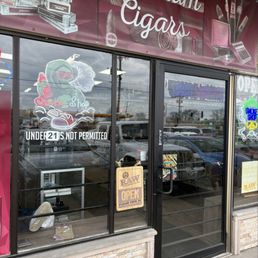 Exterior photo of Smokes & Vapes - Lyons, Illinois Exterior photo of Smokes & Vapes - Lyons, Illinois