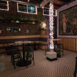Secret Admirer - Dining/sitting area