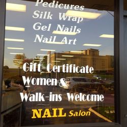 L A Nails